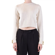 Pull court en maille de laine blanche couleur crème pour femme, signé Chiara Ferragni, avec texture en maille torsadée et poignets boutonnés dorés.