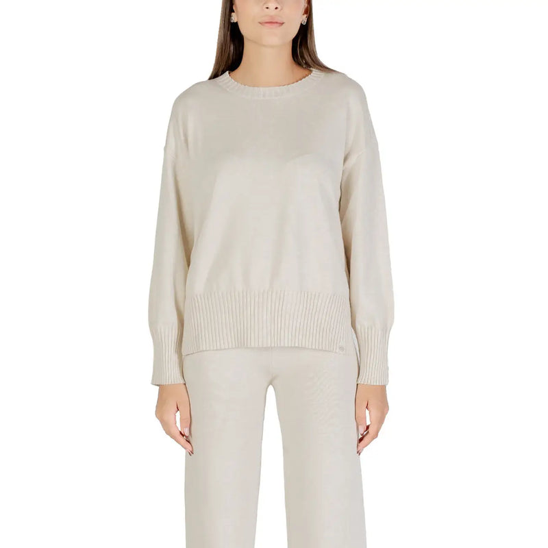 Pull en maille crème à manches longues, poignets et ourlet côtelés, de la collection de tricots beiges à col rond Choral pour femmes