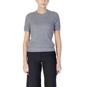 T-shirt à manches courtes en maille côtelée grise top avec un col rond de la collection de pulls noirs à col rond pour femmes de Choral