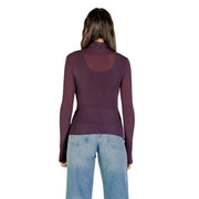 Pull à col roulé en cachemire violet pour femmes, avec manches longues transparentes et empiècement dos semi-transparent.