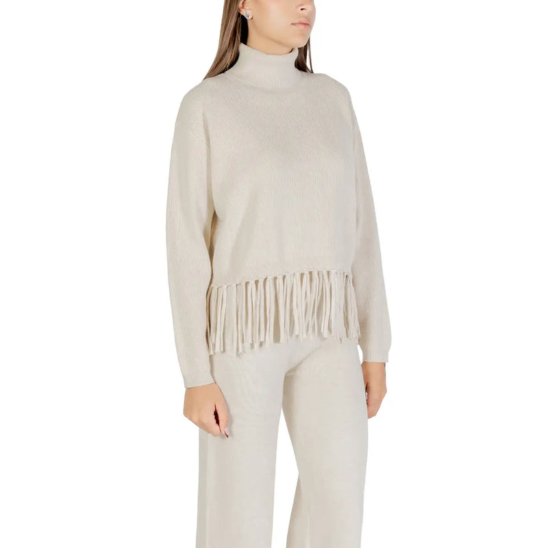 Pull en maille côtelée couleur crème, col montant et ourlet à franges, en mélange de viscose, pour femme, de la marque Choral.