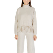 Pull à col roulé beige en maille côtelée avec ourlet à franges, issu de la collection blanche Choral pour femmes