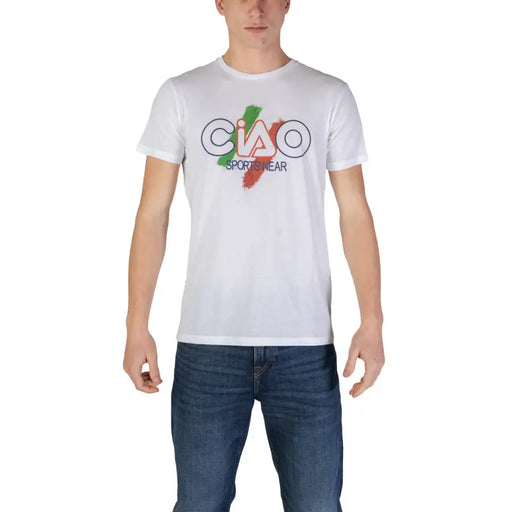 T-shirt homme Ciao Sportswear en coton blanc, col rond, orné d'un motif graphique audacieux et de touches de vert, blanc et rouge.