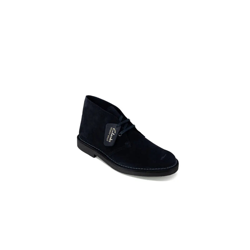 Bottines désert Clarks en daim noir avec lacets noirs et semelle cousue, présentées dans la collection de chaussures à lacets en cuir bleu Clarks pour hommes.