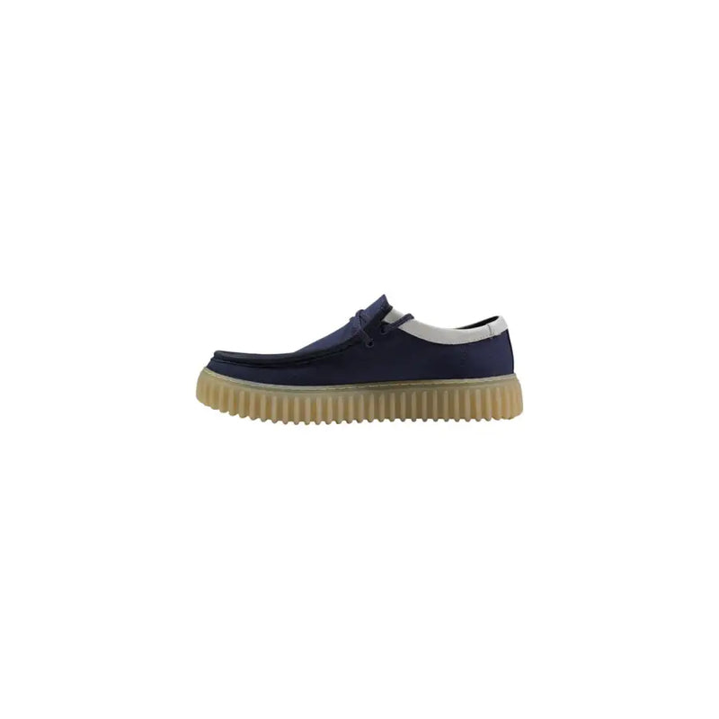Chaussures à lacets pour homme Clarks en tissu bleu, modèle slip-on en daim bleu marine avec semelle en caoutchouc beige et doublure blanche
