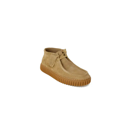 Bottines chukka Clarks pour homme, en daim beige, pointure 3,5, semelle en caoutchouc côtelé.