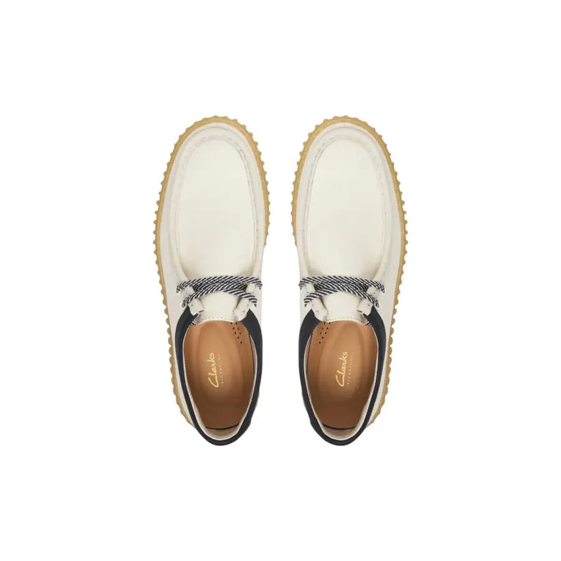 Chaussures à lacets pour homme Clarks, en cuir blanc avec détails noirs et semelles texturées, article 26187380