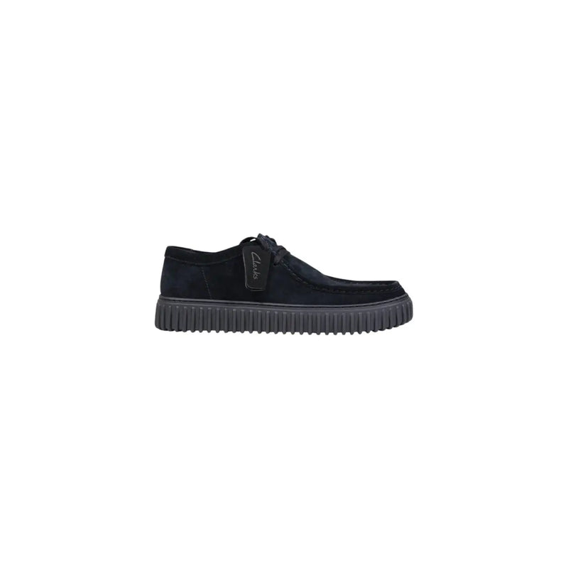 Bottes Clarks pour homme en daim noir à lacets, dotées d'une semelle en caoutchouc texturée, idéales pour le printemps et l'été.