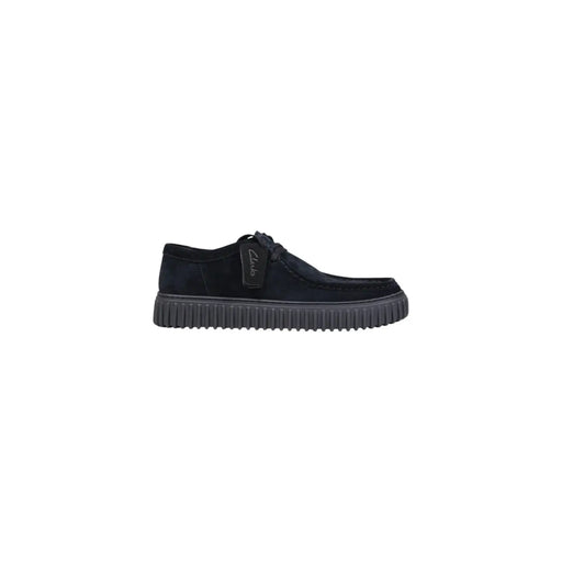 Bottes Clarks pour homme en daim noir à lacets, dotées d'une semelle en caoutchouc texturée, idéales pour le printemps et l'été.