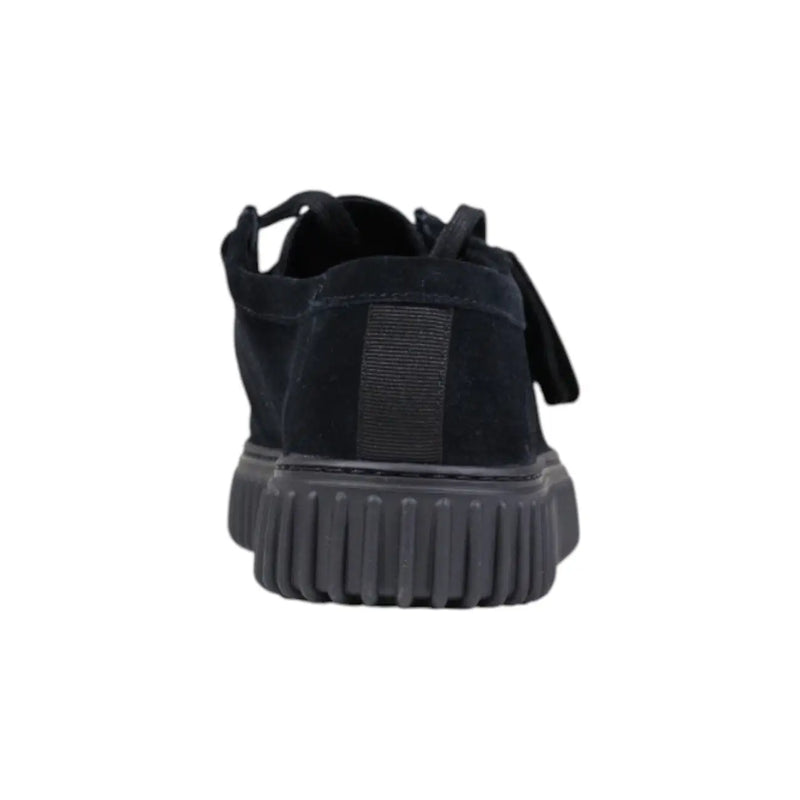 Clarks pour homme en daim noirtop Baskets à semelle épaisse en caoutchouc côtelé et bride verticale au talon, vues de l'arrière