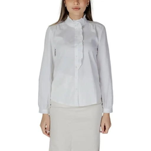 Classic white button-up shirt with mandarin collar from Jacqueline De Yong