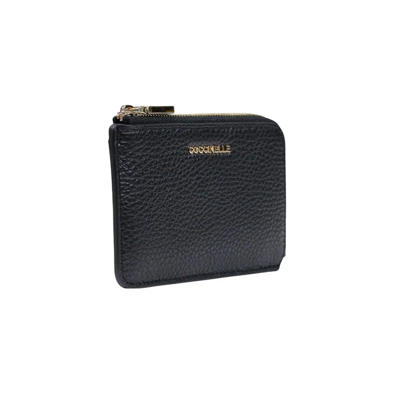 Portefeuille zippé en cuir noir texturé pour femme par Coccinelle avec des détails dorés et une fermeture éclair, dimensions L13 H8,5 P0 cm