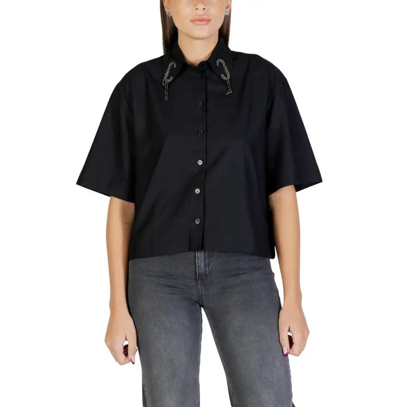 Colcci women black short-sleeve button-up shirt with silver collar details