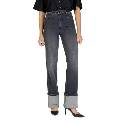 Jean Colcci pour femme en coton noir stretch, taille haute, denim gris foncé délavé et ourlets roulés