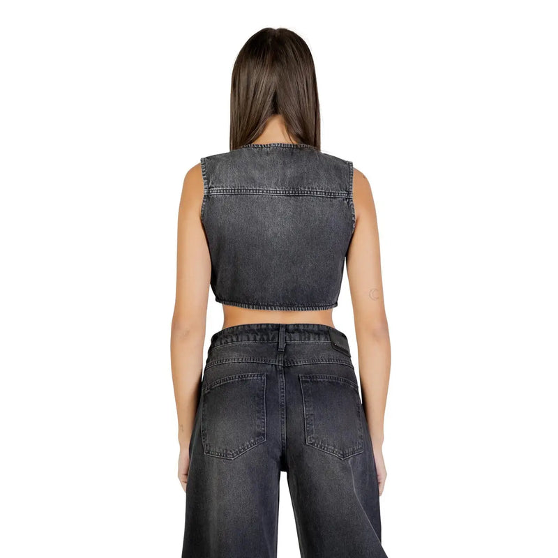 Colcci femme sans manches en denim gris foncé court top avec un col rond et des détails de coutures apparents