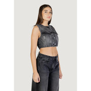 Gilet court sans manches en denim noir Colcci pour femme, avec fermeture à boutons et poches avant, idéal pour une tenue décontractée.