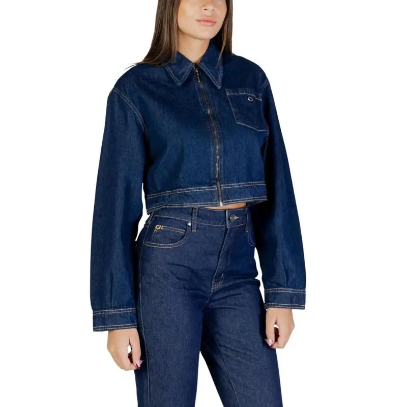 Dark blue denim cropped jacket by Colcci for women with a front zipper and chest pocket for casual wear