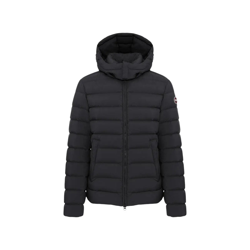 Doudoune Colmar Originals pour homme en tissu matelassé noir avec capuche et logo discret sur la manche, vue de face