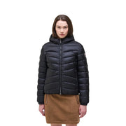 Doudoune noire matelassée à capuche de Colmar Originals pour femme, avec fermeture éclair sur le devant et logo discret sur la manche