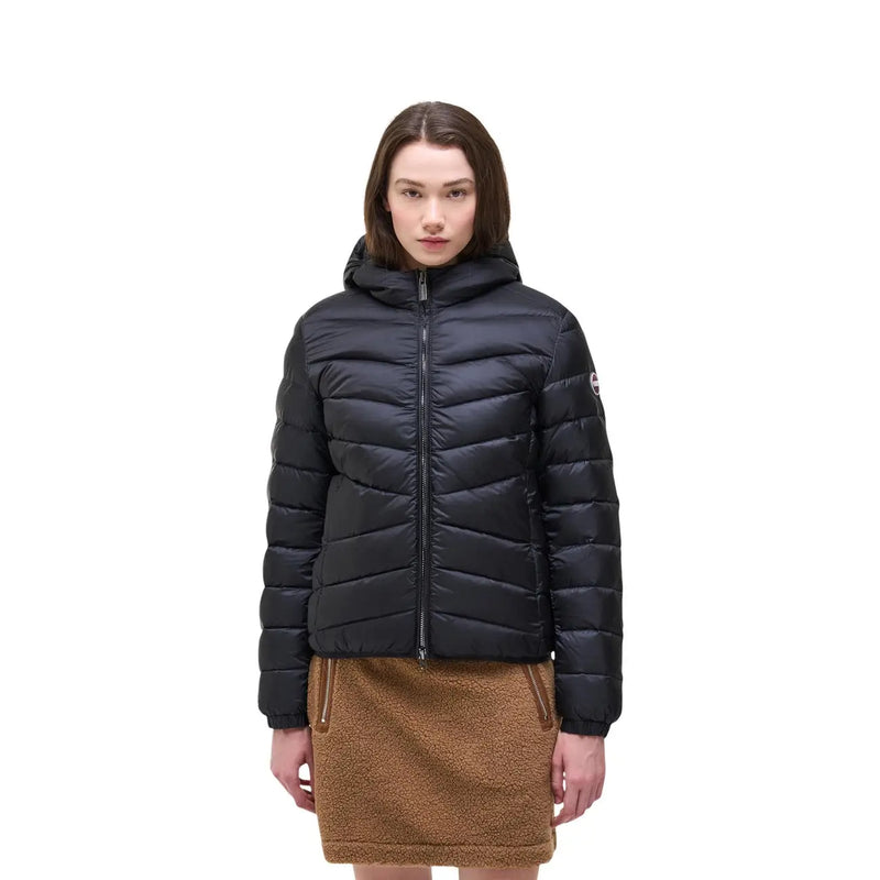 Doudoune noire matelassée à capuche de Colmar Originals pour femme, avec fermeture éclair sur le devant et logo discret sur la manche