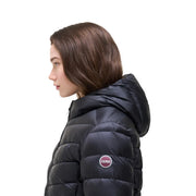 Doudoune noire matelassée à capuche pour femme de Colmar Originals avec écusson logo circulaire sur la manche supérieure gauche