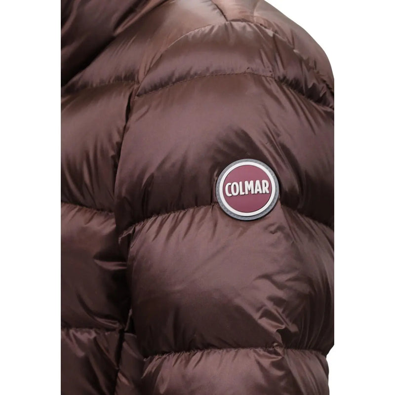 Doudoune matelassée Colmar Originals pour femme, en polyester marron à la texture brillante et ornée d'un logo circulaire sur l'épaule.