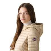 Doudoune matelassée beige à capuche en nylon avec un écusson rond Colmar sur la manche pour femme