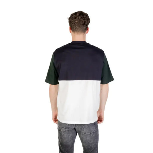 Color-blocked short-sleeve T-shirt with logo showcasing modern casual style