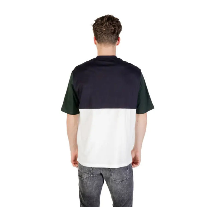 Color-blocked short-sleeve T-shirt with logo showcasing modern casual style