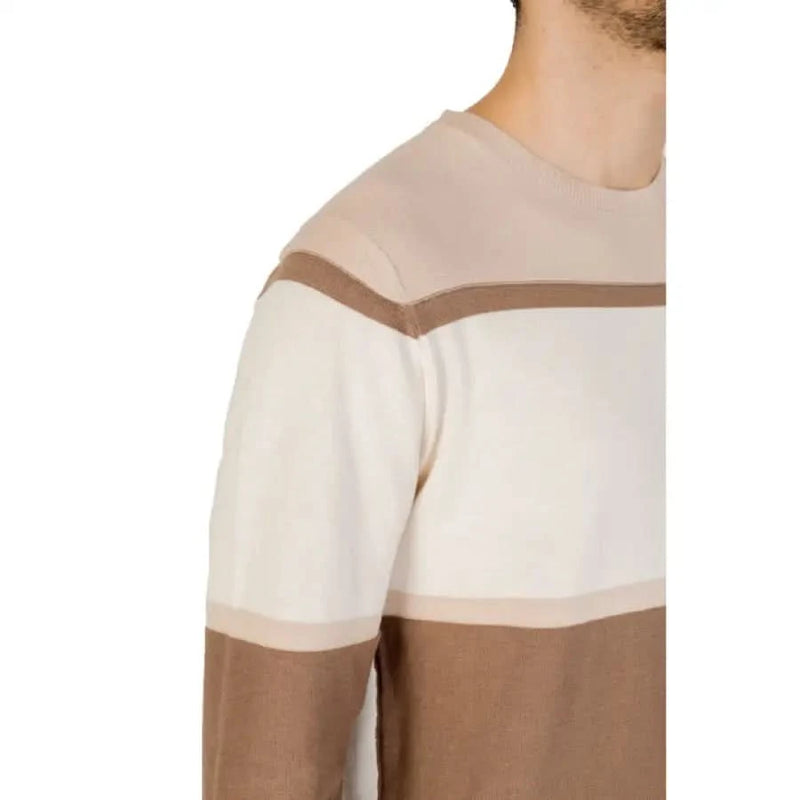 Color-blocked Hamaki-ho Men’s Brown Round Neck Knit Sweater with beige and white stripes