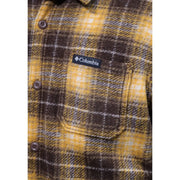 Columbia Surchemise homme en polyester marron à carreaux jaunes et marrons, avec écusson noir de la marque sur la poche poitrine.