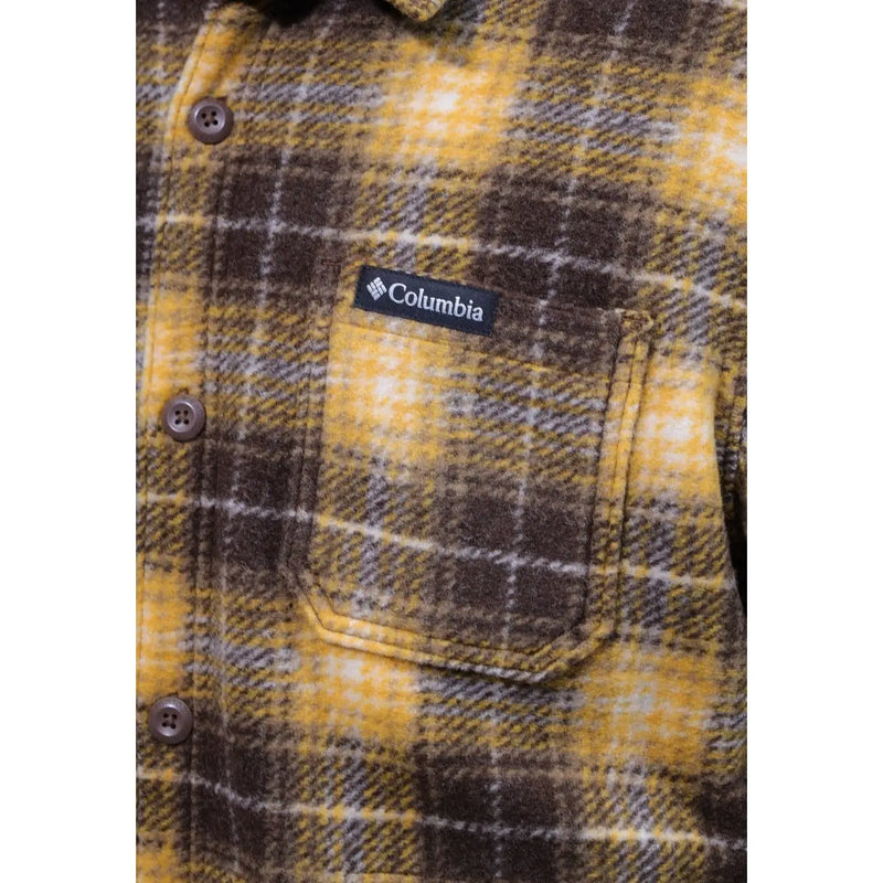 Columbia Surchemise homme en polyester marron à carreaux jaunes et marrons, avec écusson noir de la marque sur la poche poitrine.