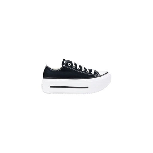 Converse Baskets compensées noires pour femmes, en toile noire, avec lacets blancs et semelle épaisse en caoutchouc blanc.