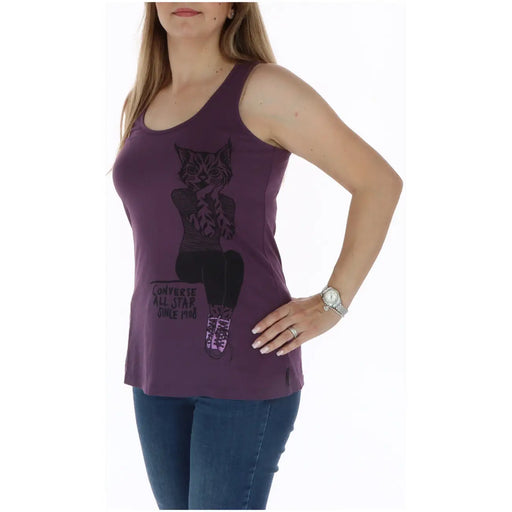 Converse femmes tank top Ce débardeur en coton violet présente un motif de chat noir portant un converse tenue de star