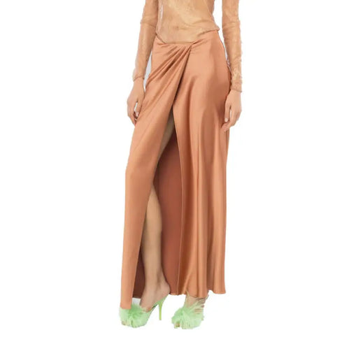 Copper-colored satin maxi skirt with high slit, elegant and stylish for formal occasions