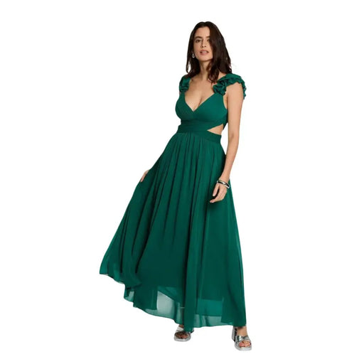 Robe longue en mousseline vert émeraude avec bretelles à volants et ceinture découpée