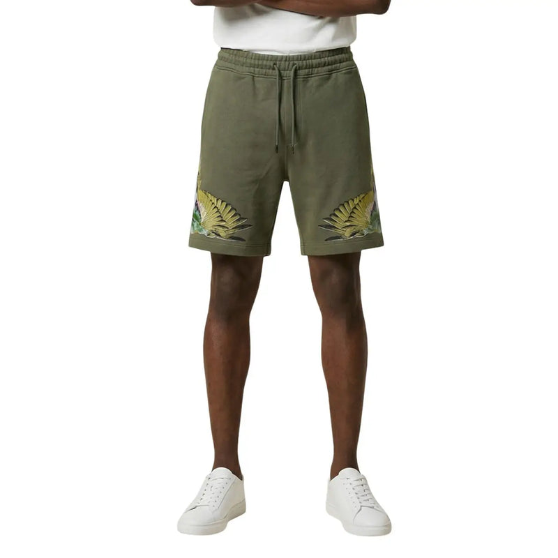 Short en coton pour homme County of Milan, vert olive, orné de broderies de feuilles tropicales (vue de profil).