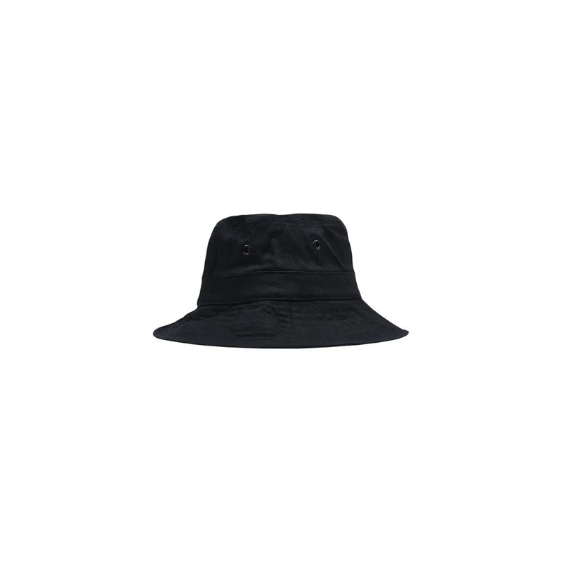 La casquette pour homme County of Milan est un bob en coton noir à larges bords et deux petits œillets, un accessoire idéal pour le printemps et l'été.