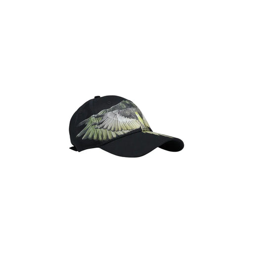 Casquette homme noire du comté de Milan en mélange de coton, ornée d'un motif détaillé d'ailes déployées grises, blanches et vertes.