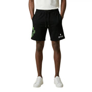 Short County of Milan pour homme en coton noir avec croix verte pixélisée et logo blanc, vue de face