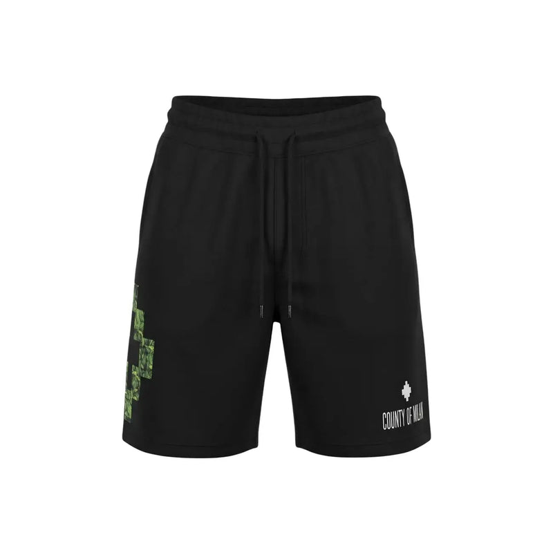 Short County Of Milan pour homme, noir, avec croix verte pixélisée et logo blanc, vue de face