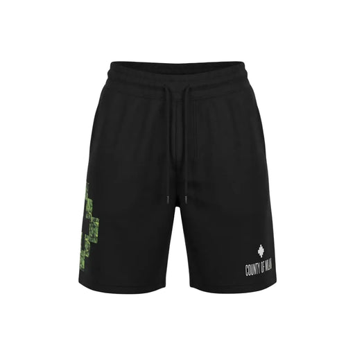 Short County Of Milan pour homme, noir, avec croix verte pixélisée et logo blanc, vue de face