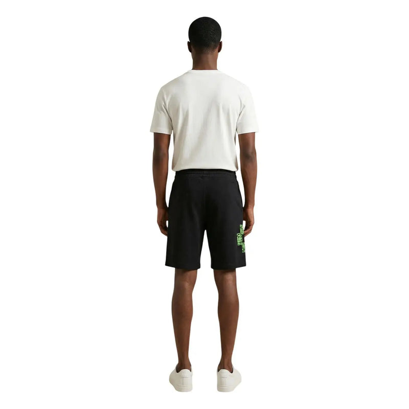 Short County of Milan pour homme, noir avec motif vert fluo sur le côté (vue de profil).