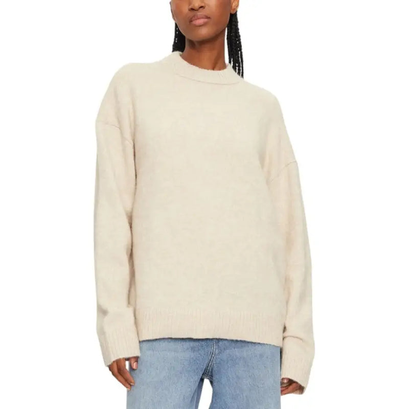 Cream-colored oversized knit sweater for women displayed in Black Oversized Knit Sweater product
