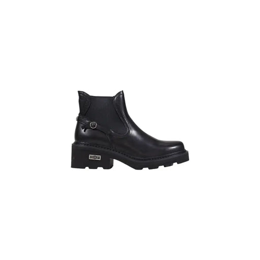 Cult black leather Chelsea ankle boots with chunky heel and side buckle