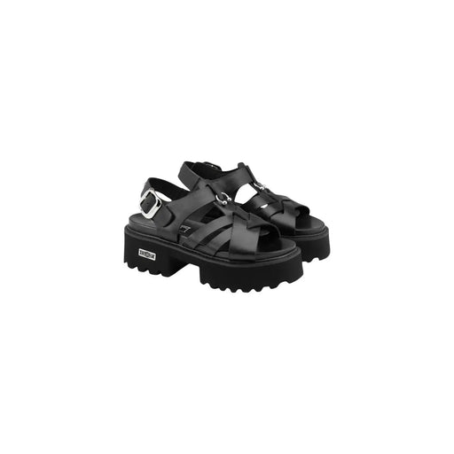 Sandales compensées en cuir noir à bout ouvert, finition brillante et boucles argentées, de la marque Cult Women.