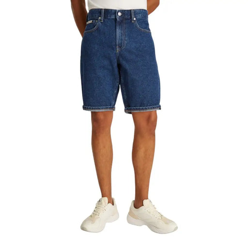 Denim shorts with cuffed hems paired with a white T-Shirt in a fashion display
