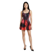 Robe Desigual noire sans manches à col carré et évasée, imprimée de motifs abstraits rouges.