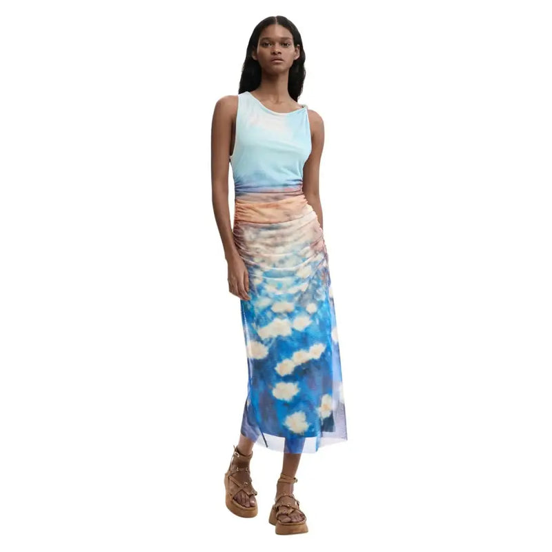Robe Desigual bleu clair sans manches en polyester avec jupe imprimée de nuages oniriques