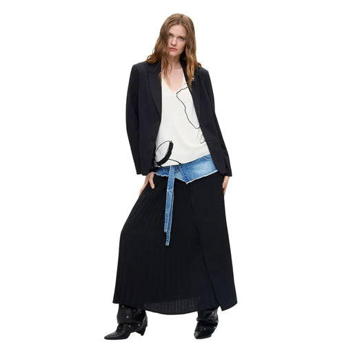 Blazer noir Desigual pour femme, coupe structurée, revers crantés et tissu en viscose mélangée